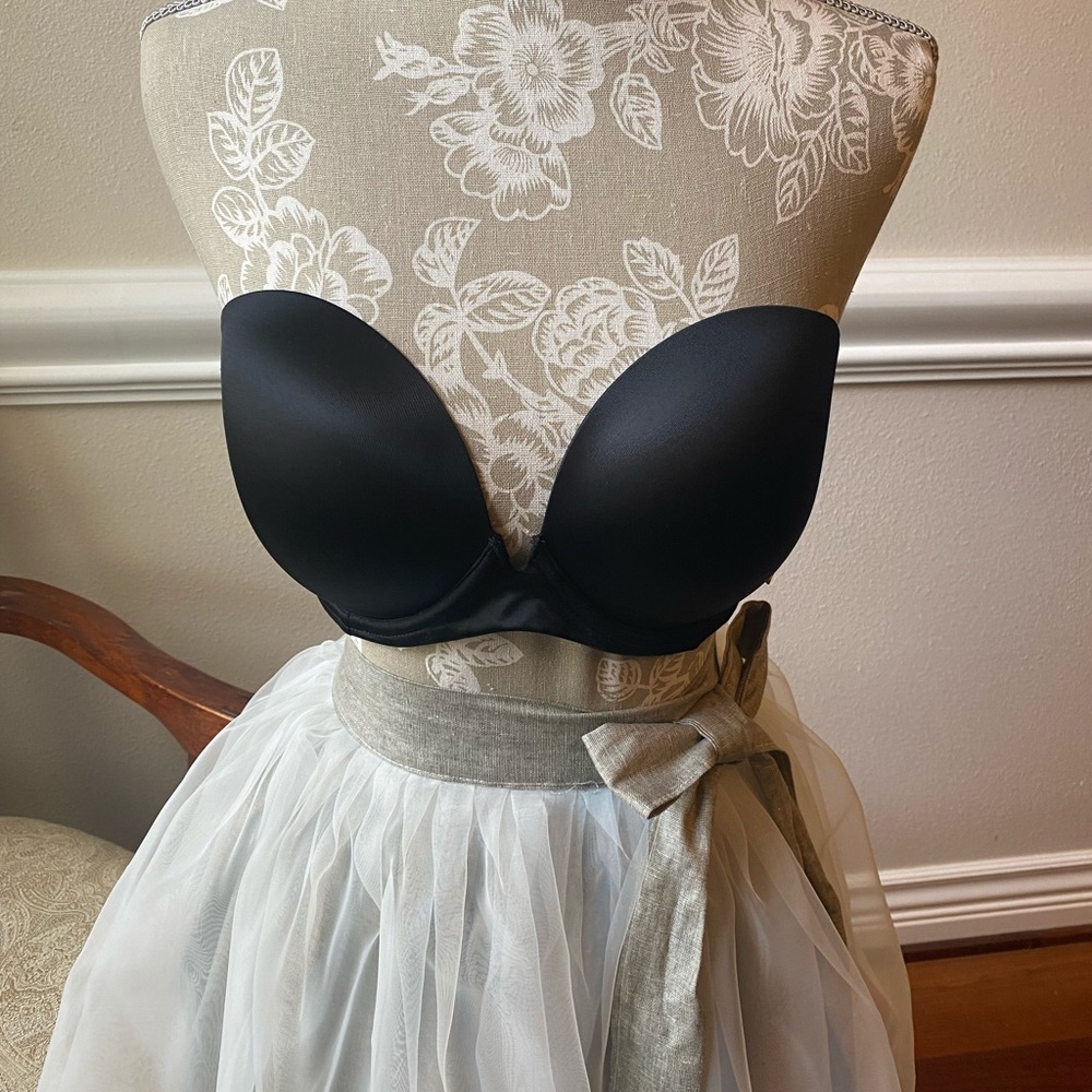 Victoria’s Secret strapless bra 32DD